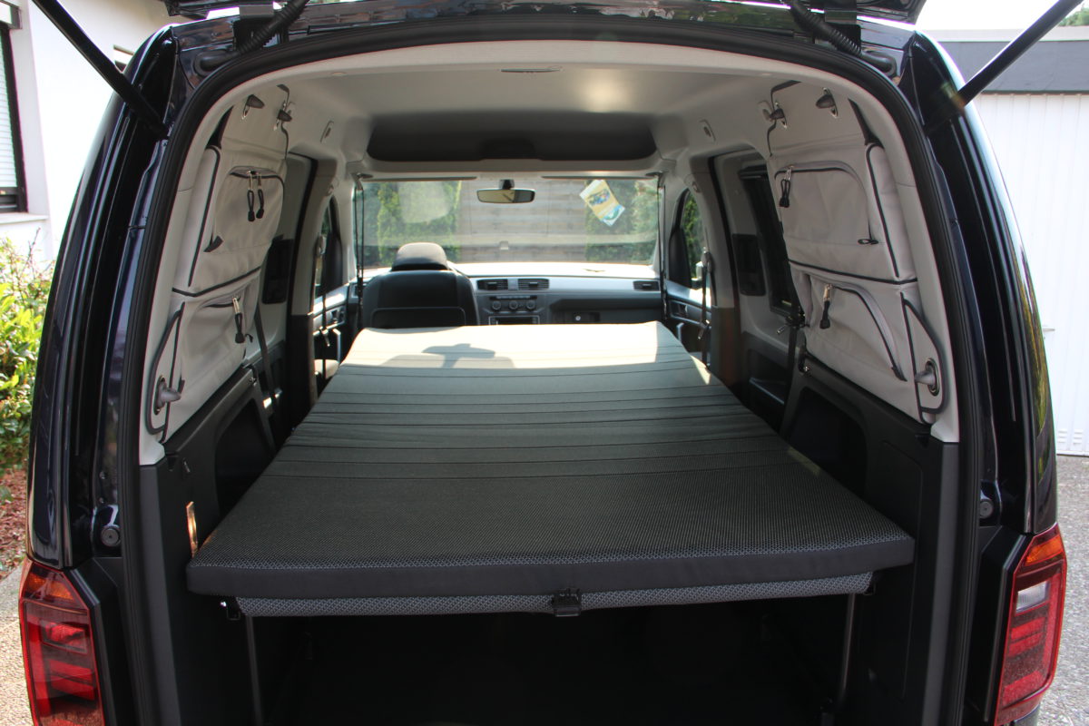 Caddy Beach (Generation 4) Schlafen im Auto