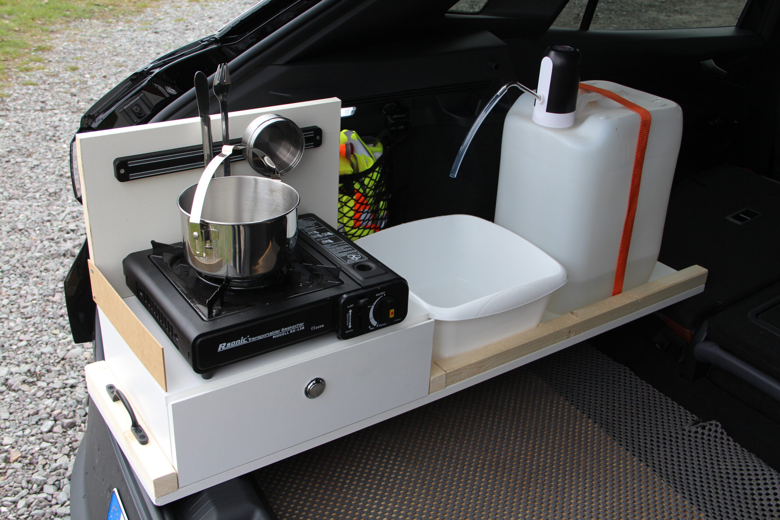 DIY Camp-Rack - Schlafen im Auto